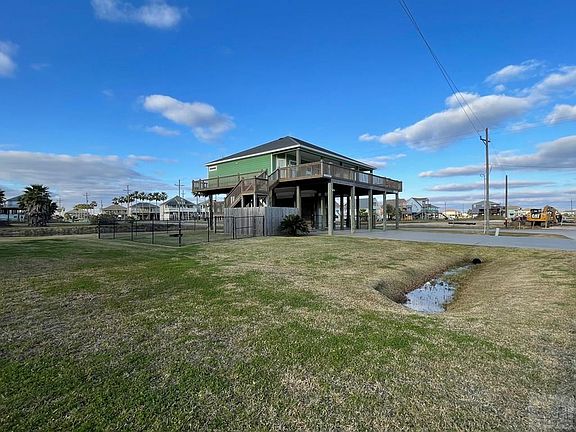 3rd image of 901 Gulf Shores Dr
