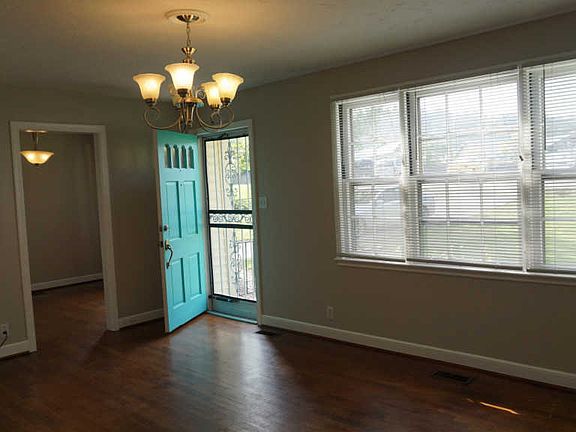 3rd image of 3013 Sanders Dr