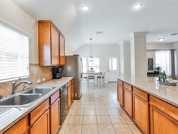 3rd image of 28210 Daystrom Ln