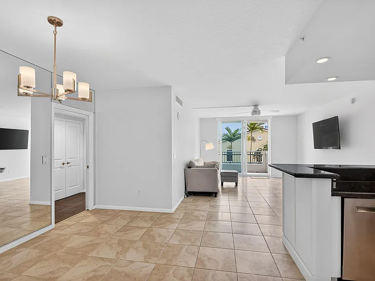 403 S Sapodilla Ave #307 — Photo 3