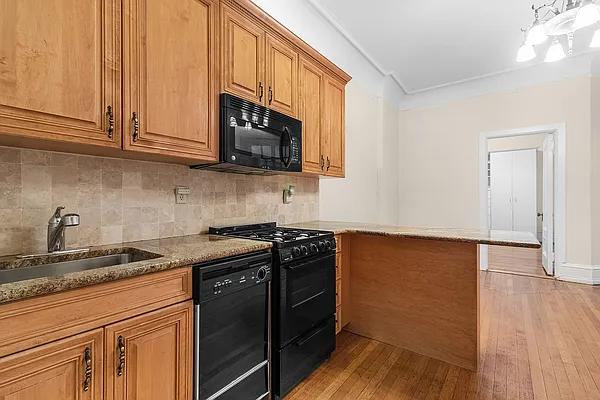 Rented by CitySites Real Estate Group | media 5