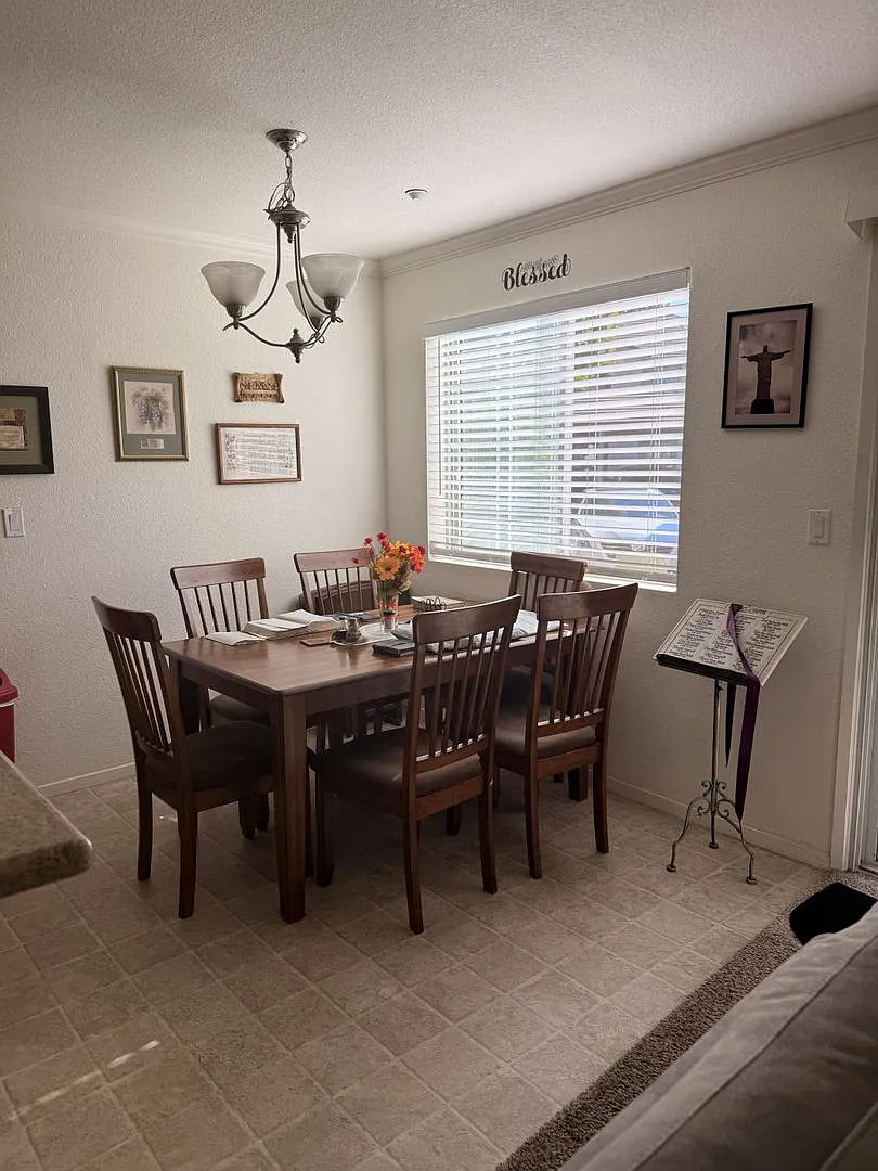 Oak Senior Commons 2 Bedroom, 1 Bath Apartment for Rent — Photo 4