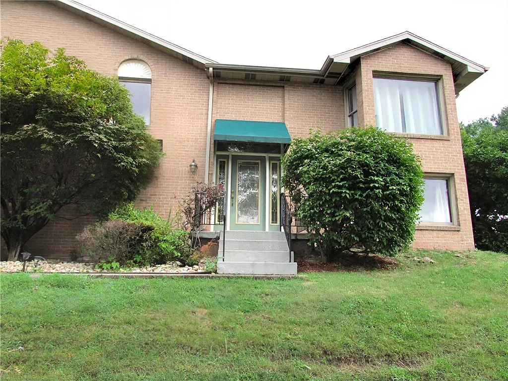 120 Coventry Ct photo 1