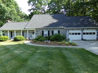 6684 Valleyoak Dr, Clemmons, NC 27012