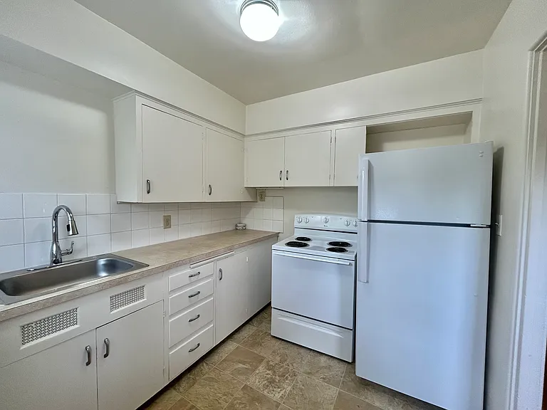 Britney Forest Apartments — Photo 11