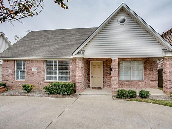 4th image of 3233 S University Dr