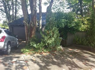 2230 E Crescent Dr, Seattle, WA 98112