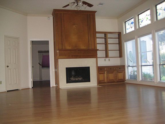 4th image of 16423 Dunmoor Dr