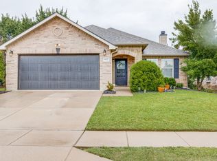8817 Elk Creek Ln, Fort Worth, TX 76123