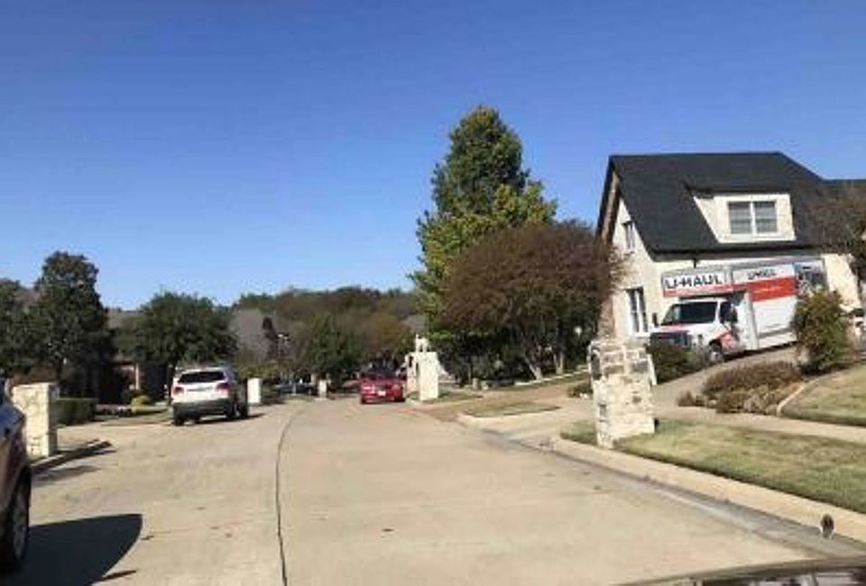 Exterior Neighborhood (street photo)