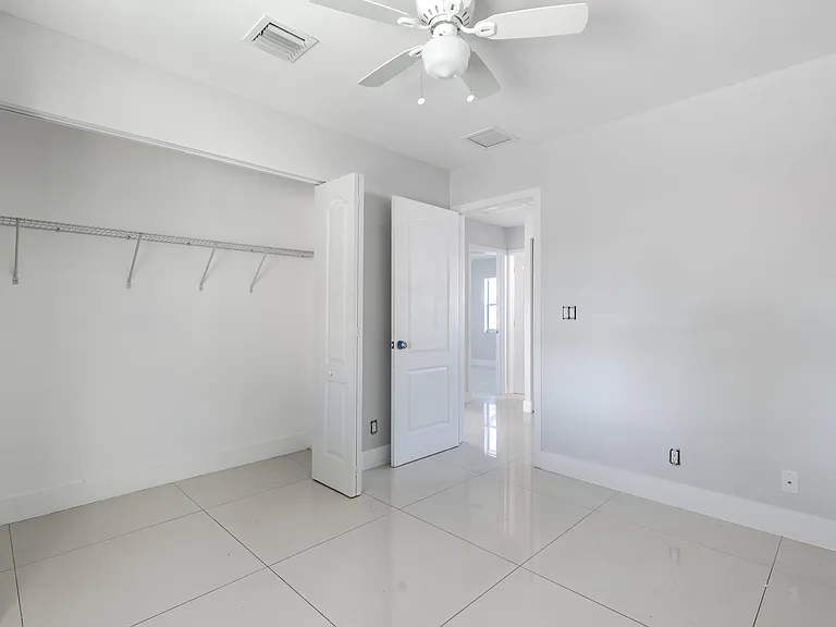 220 Perry Ave #B — Photo 17