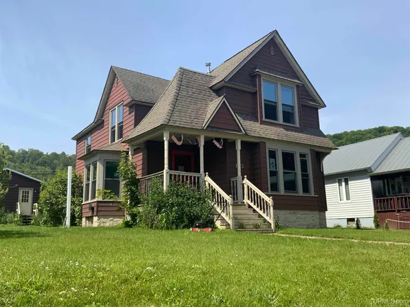 113 W Onota St, Munising, MI 49862
