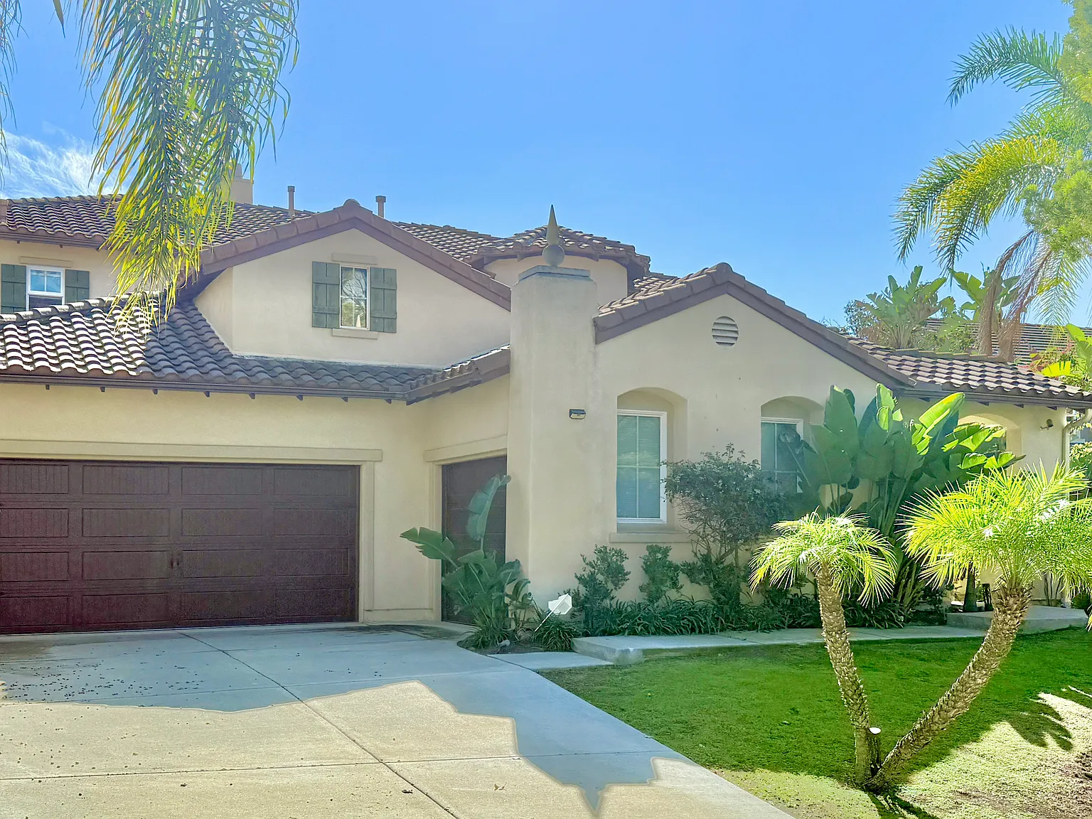 5 bed, 4.5 bath, 3990 sqft, $7,900 — Photo 1