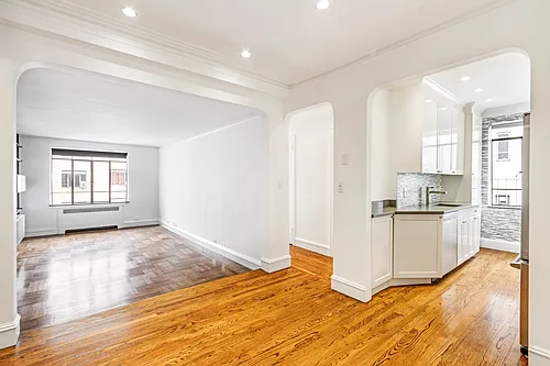 255 W 23rd St #5CE Photo 1