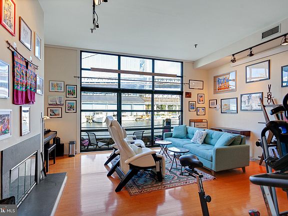 4th image of 7 N Columbus Blvd APT 129
