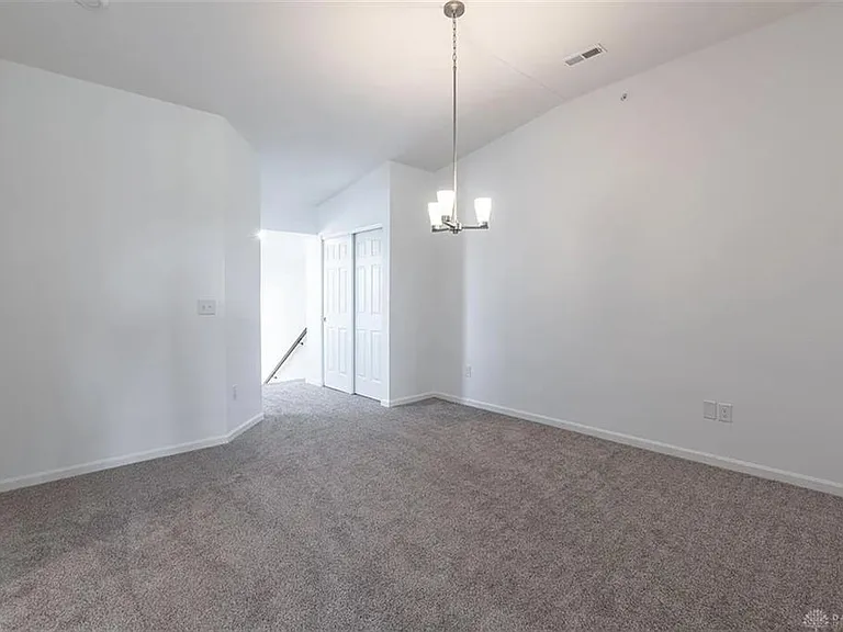 5239 Hazeltine Ln — Photo 7