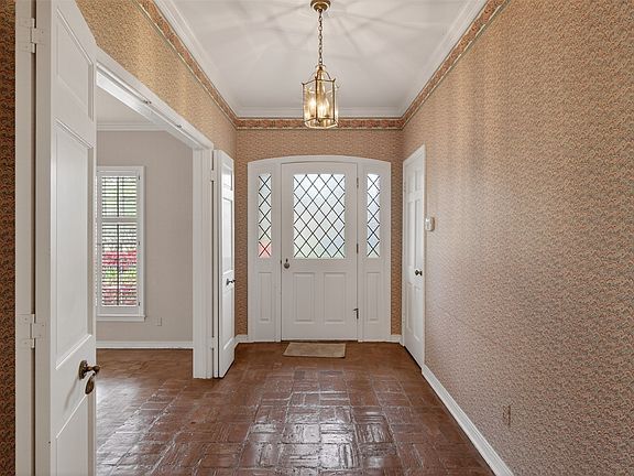 3rd image of 522 Rives Pl