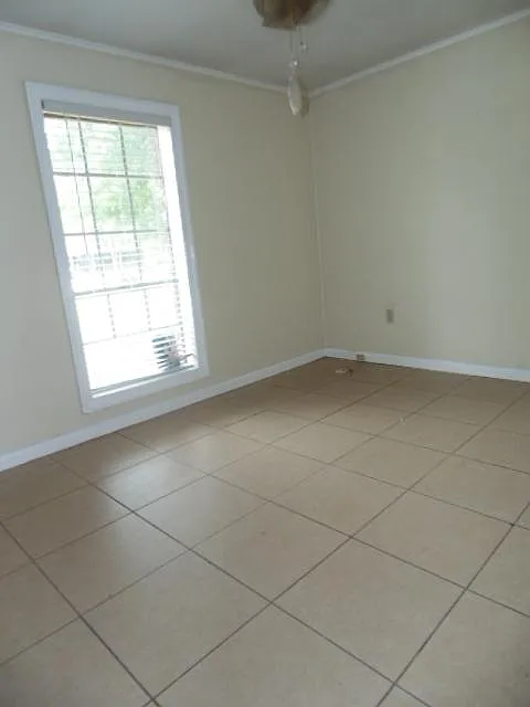 4 bed, 2091 sqft, $1,400 — Photo 4