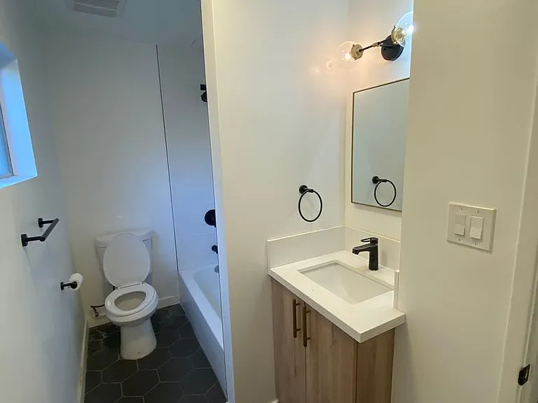 521-523 E Live Oak Ave — Photo 12