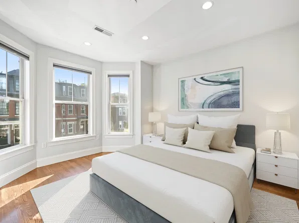 786 E 4th St #2, South Boston, MA 02127
