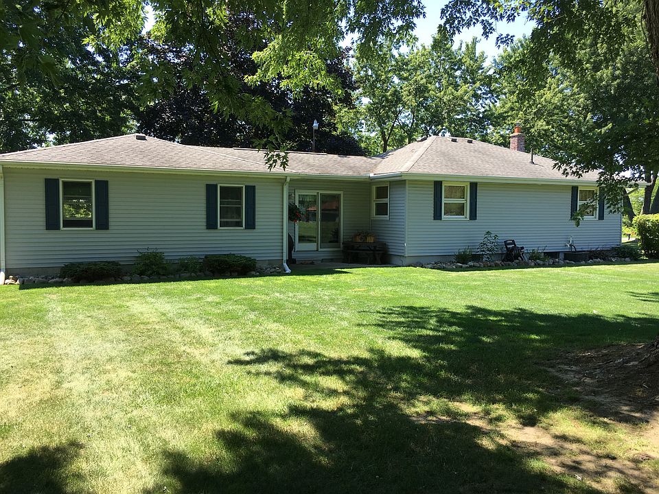 2nd image of 10164 N Lewis Rd