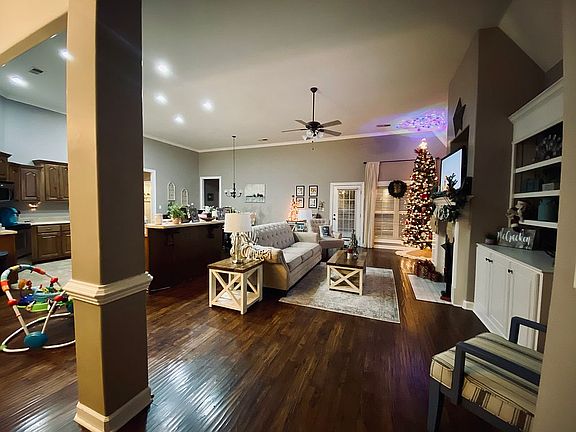 3rd image of 2700 Summer Knoll Dr