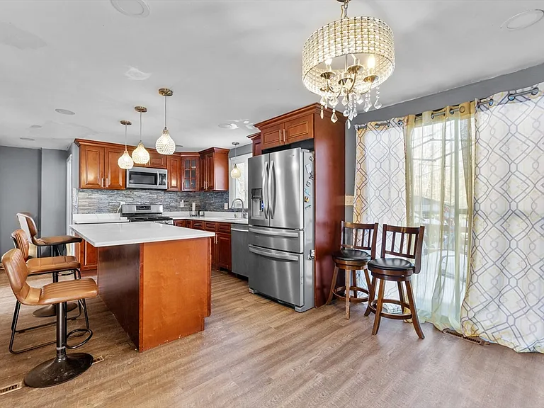 223 Warren St #223 — Photo 5