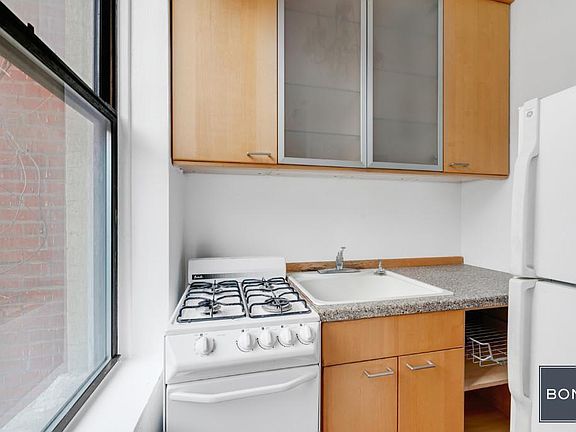 4th image of 87 Saint Marks Pl APT 2A