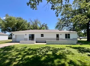 302 N Johnson St, Longview, IL 61852