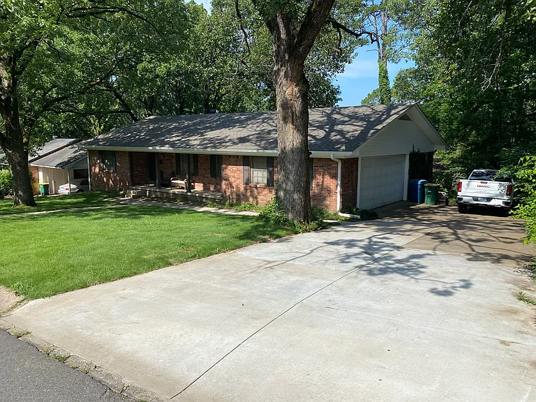 9 Lorna Dr — Photo 1