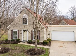 9560 Olde Pond Ln, Twinsburg, OH 44087