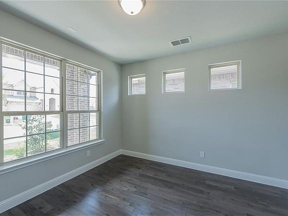 5th image of 1016 Yarrow St