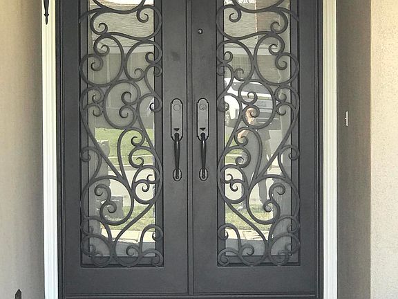 4th image of 2779 N Woodrow Ave
