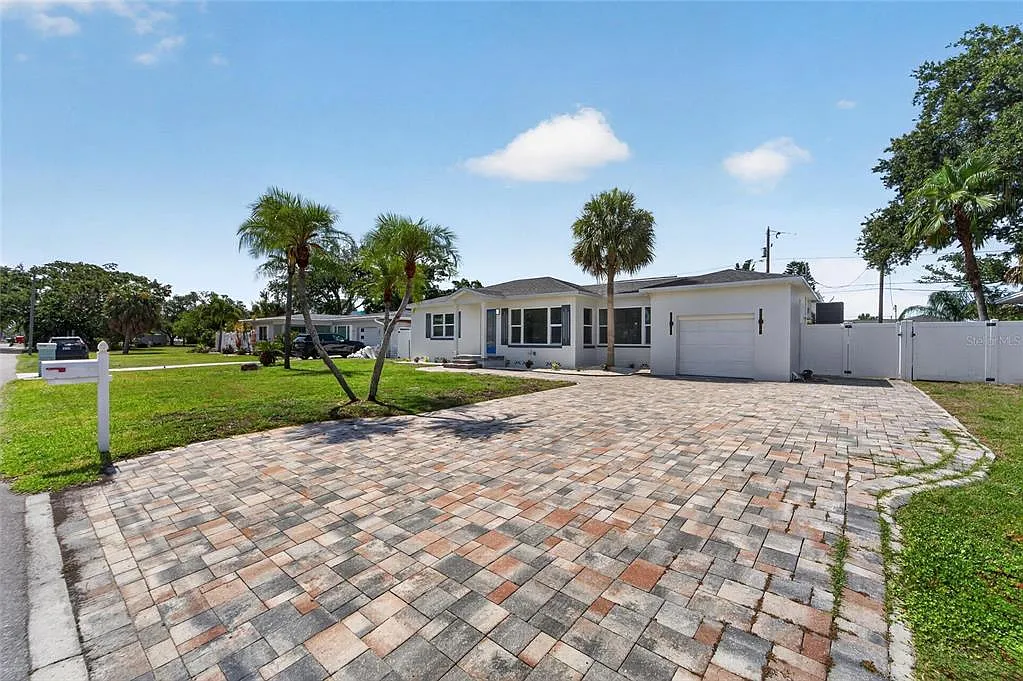 3 bed, 3.5 bath, 1779 sqft, $3,800 — Photo 3