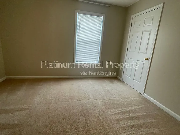475 Ellesmere Way — Photo 36