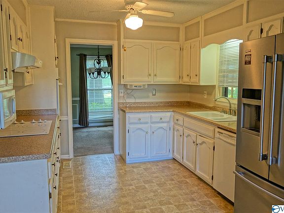 3rd image of 2516 Willena Dr SE