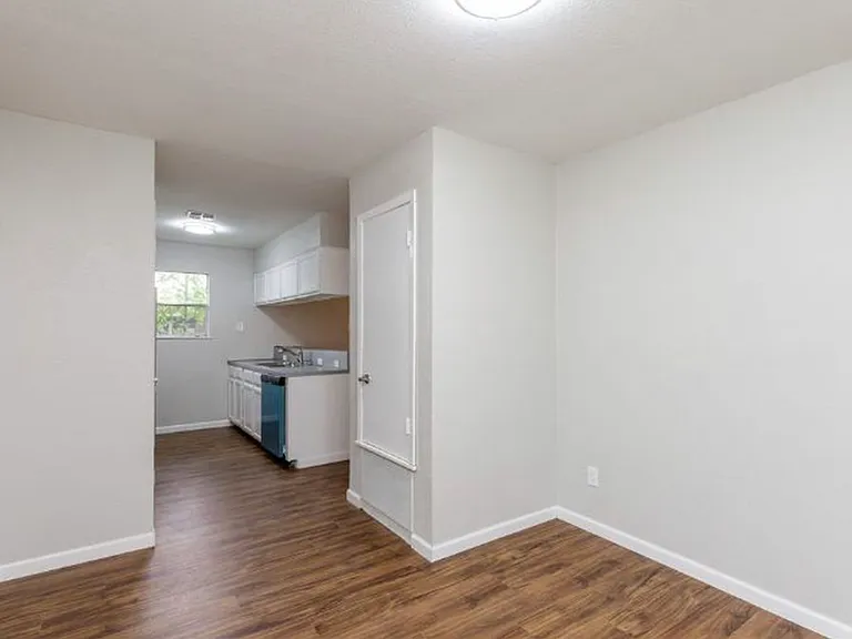 5337 Avenue C — Photo 6
