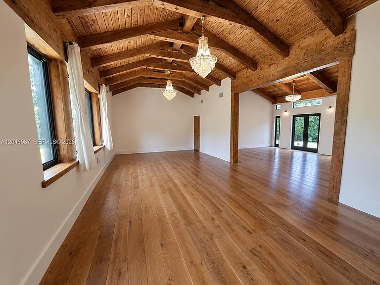 6350 Pinetree Dr — Photo 6