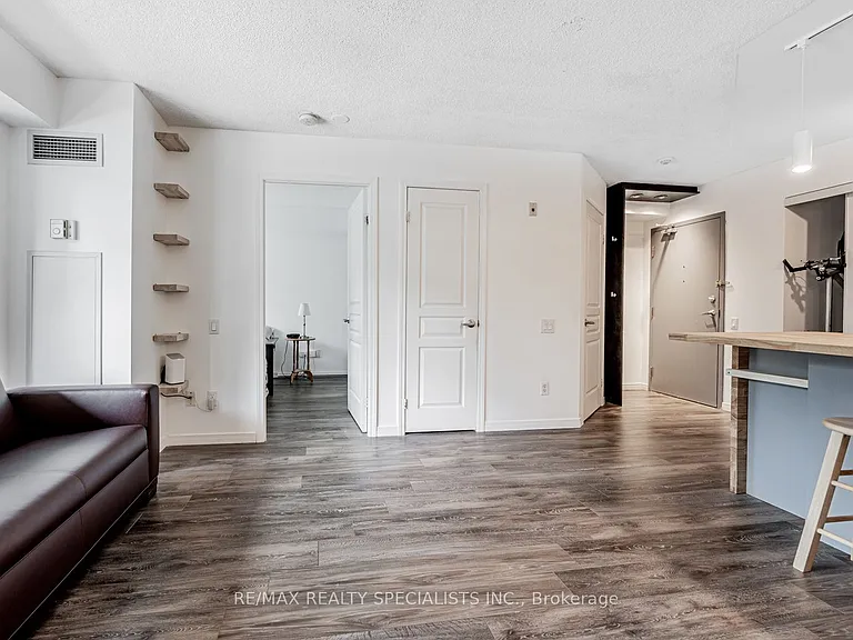 140 Bathurst St #208 — Photo 15