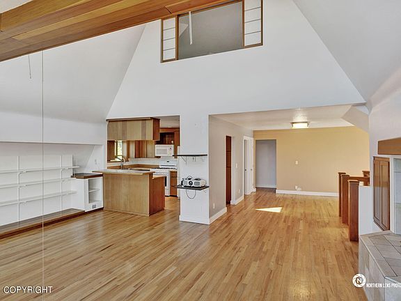 5th image of 7500 Beacon Hill Dr