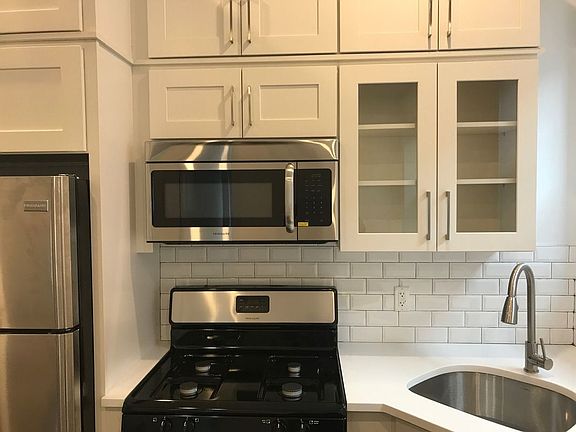 4th image of 692 Ashford St #2