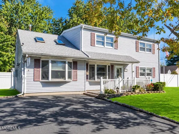 15 Hemingway Drive, Hazlet, NJ 07730