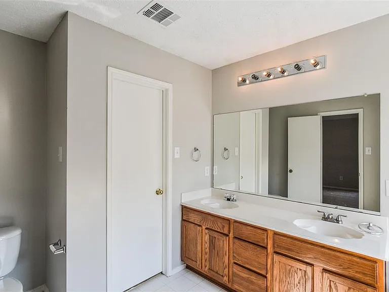 2404 Glenhaven Dr — Photo 17