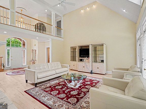 4th image of 104 Royal Burgess Way