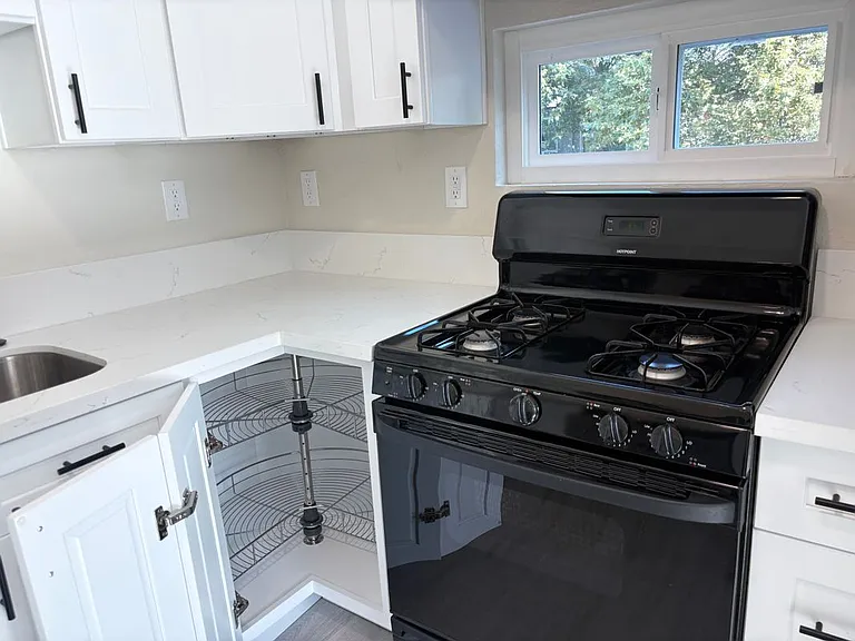 11555 Archwood St #A — Photo 4