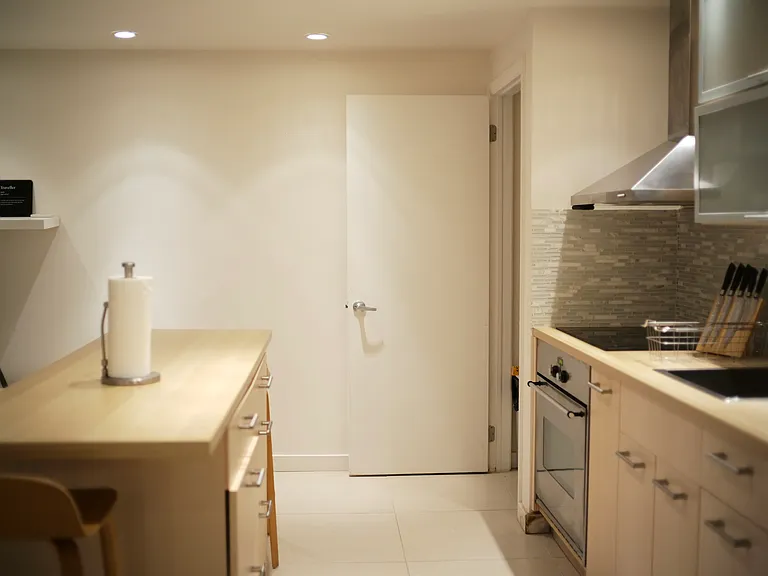 9 Manhattan Pl — Photo 9