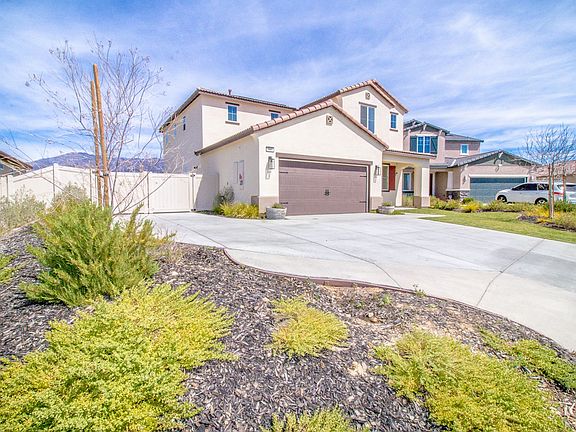 2nd image of 1068 Poinsettia Cir