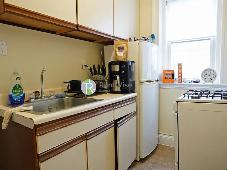 225 Kelton St #4U — Photo 6