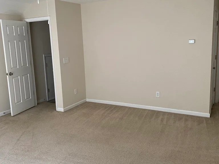 1030 Glencroft Dr #1 — Photo 2