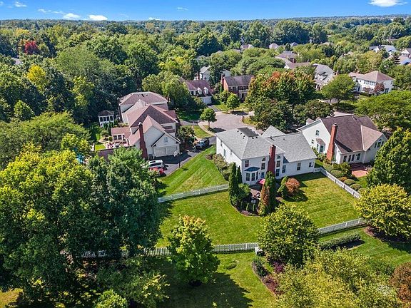 4th image of 7166 Brooks Close